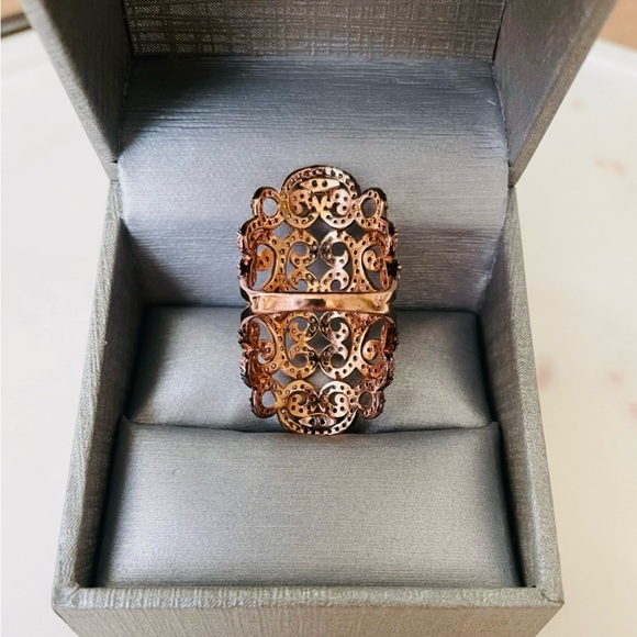 Beautiful rose gold (plated) and white sapphire ring. - Picture 2 of 7